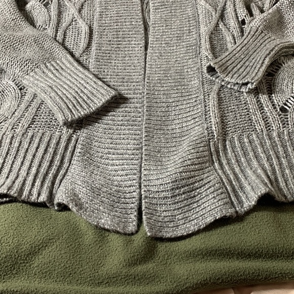 Apt. 9 gray and silver sweater.  Drop sleeve.  Open front.  Open weave.  Size M - Picture 6 of 10
